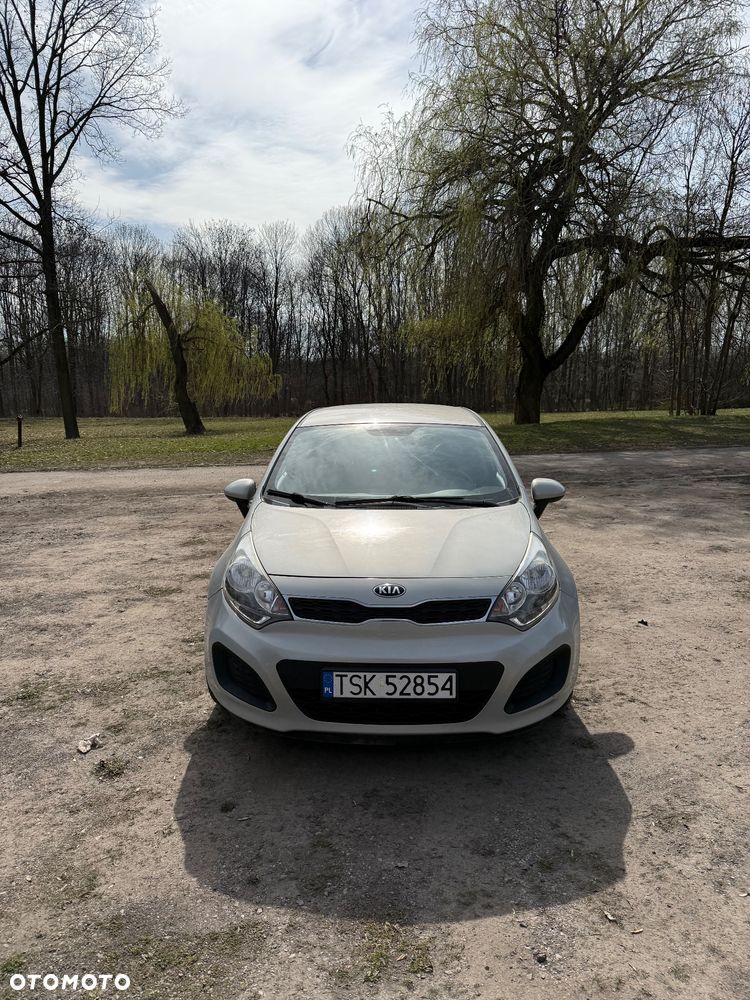 Kia Rio 1.2 L - 8