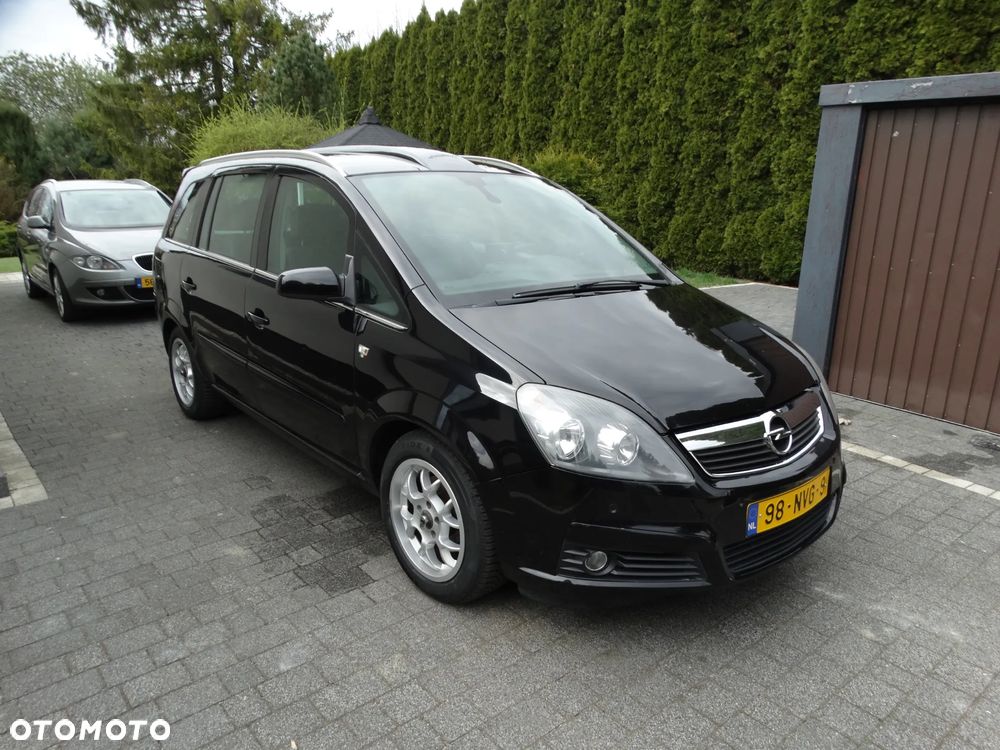 Opel Zafira 1.8 Cosmo - 1