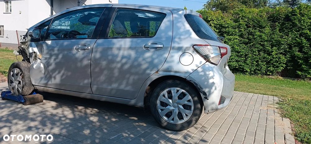 Toyota Yaris 1.5 Premium - 4