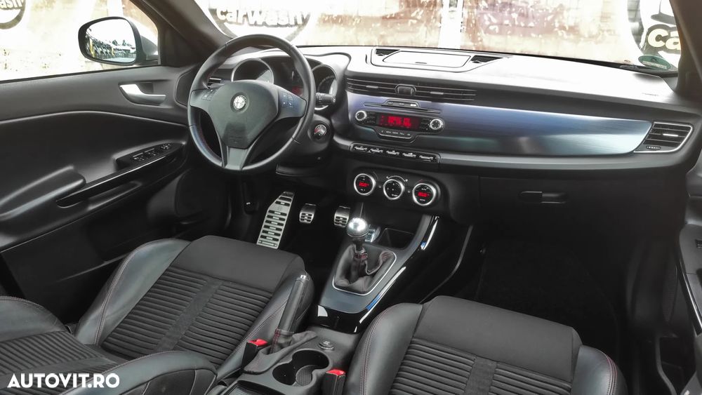 Alfa Romeo Giulietta 1.4 T-Jet Distinctive - 9