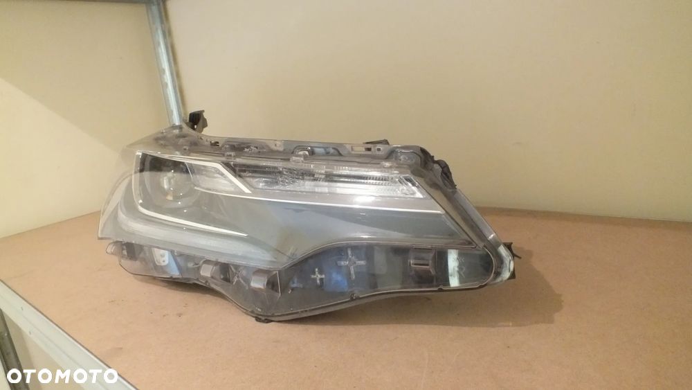 Lampa przednia prawa Toyota Corolla E16 Lift Fulled - 3
