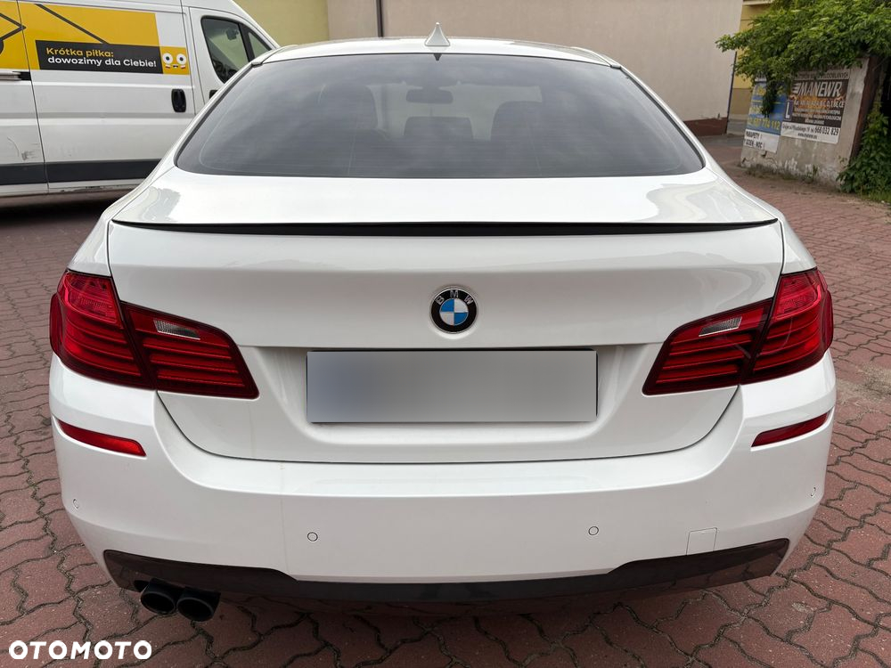 BMW Seria 5 525d xDrive - 14