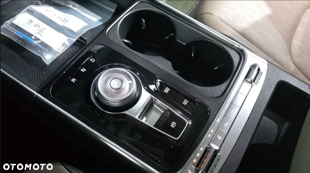 Kia Carnival - 10
