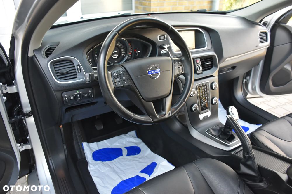 Volvo V40 D2 Momentum - 9