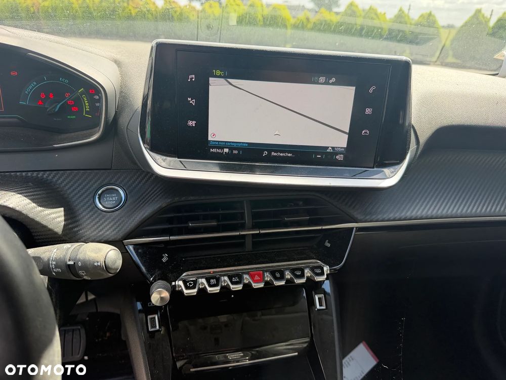 Peugeot 208 - 13