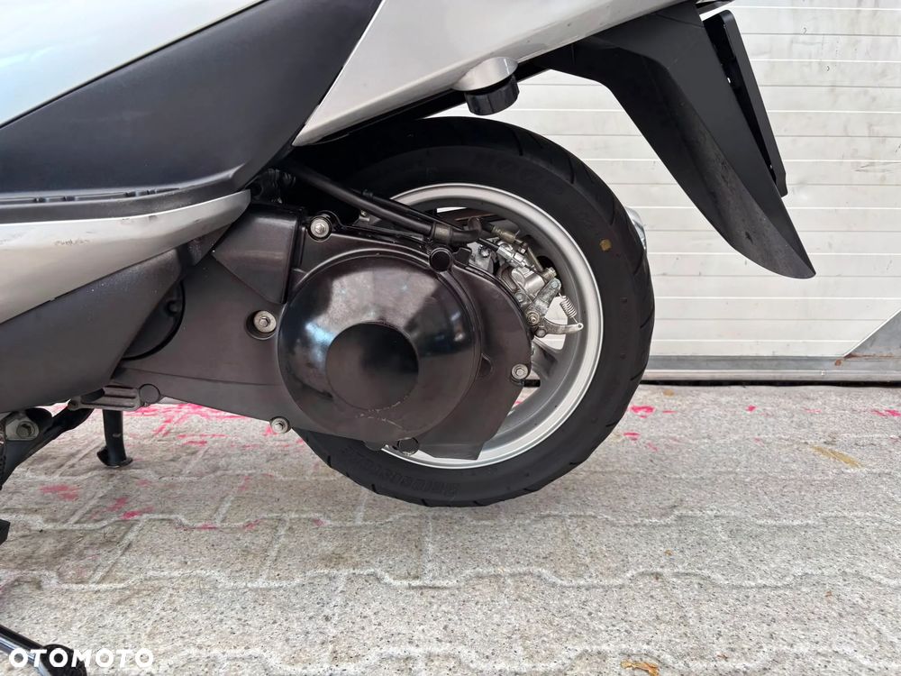 Suzuki Burgman - 24