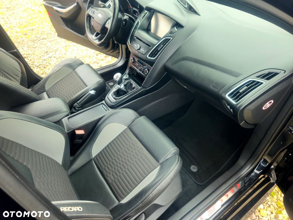 Ford Focus 2.0 TDCi ST - 24