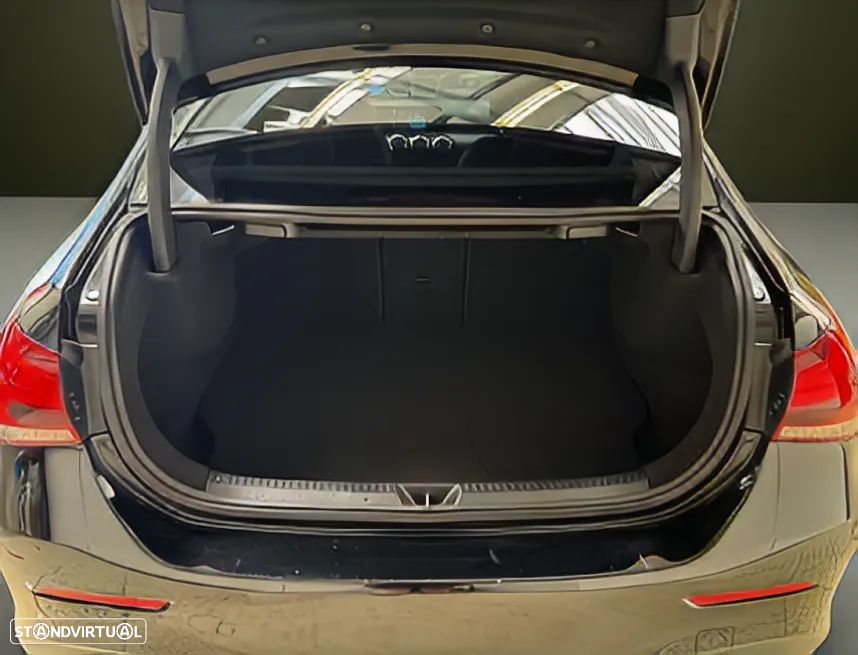 Mercedes-Benz A 250 Limousine e AMG Line - 11