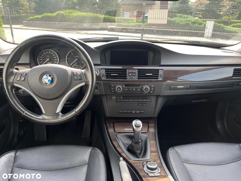 BMW Seria 3 320d xDrive DPF Touring Edition Fleet Exclusive - 27