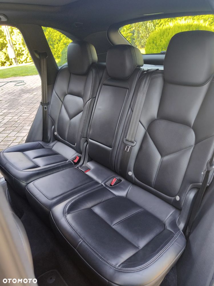 Porsche Cayenne Platinum Edition - 18