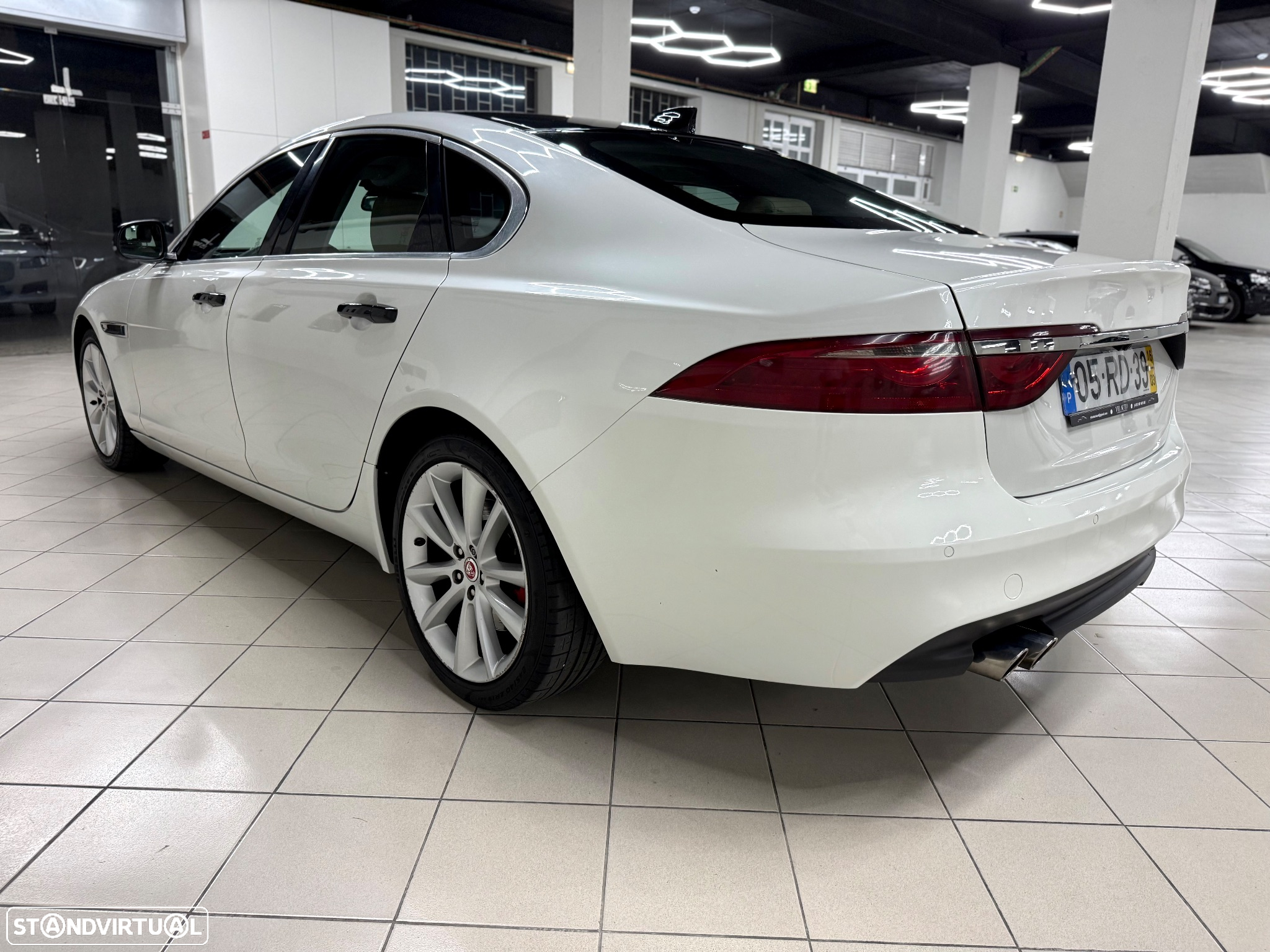 Jaguar XF 2.0 D Prestige Aut. - 12