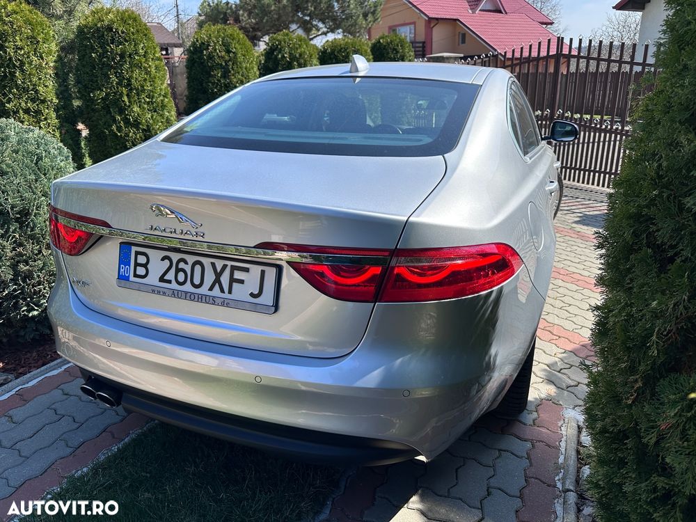 Jaguar XF 20d RWD Portfolio - 7