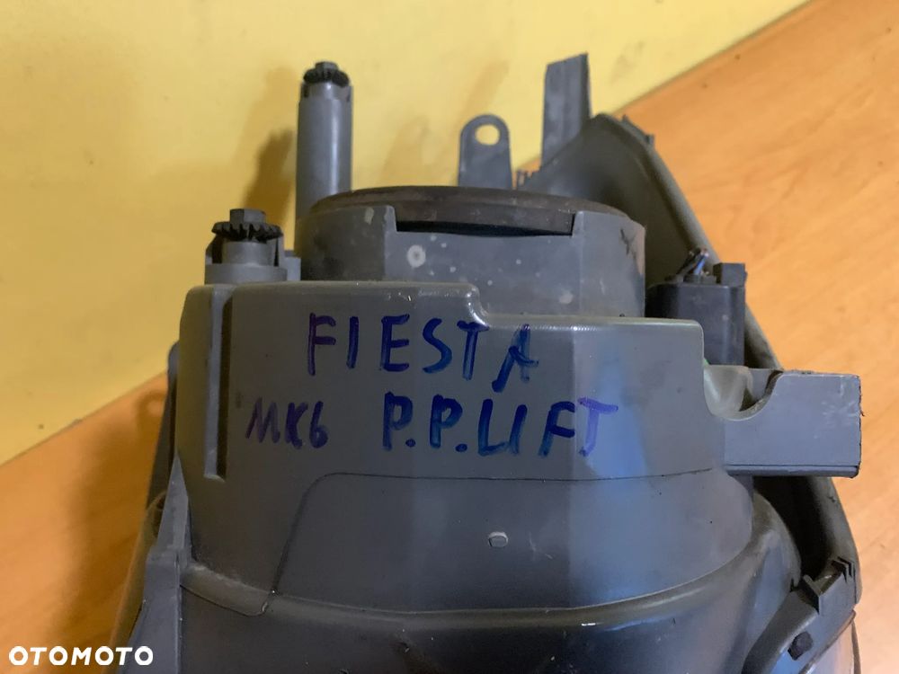 FORD FIESTA MK6 LIFT LAMPA PRAWA PRZEDNIA - 6