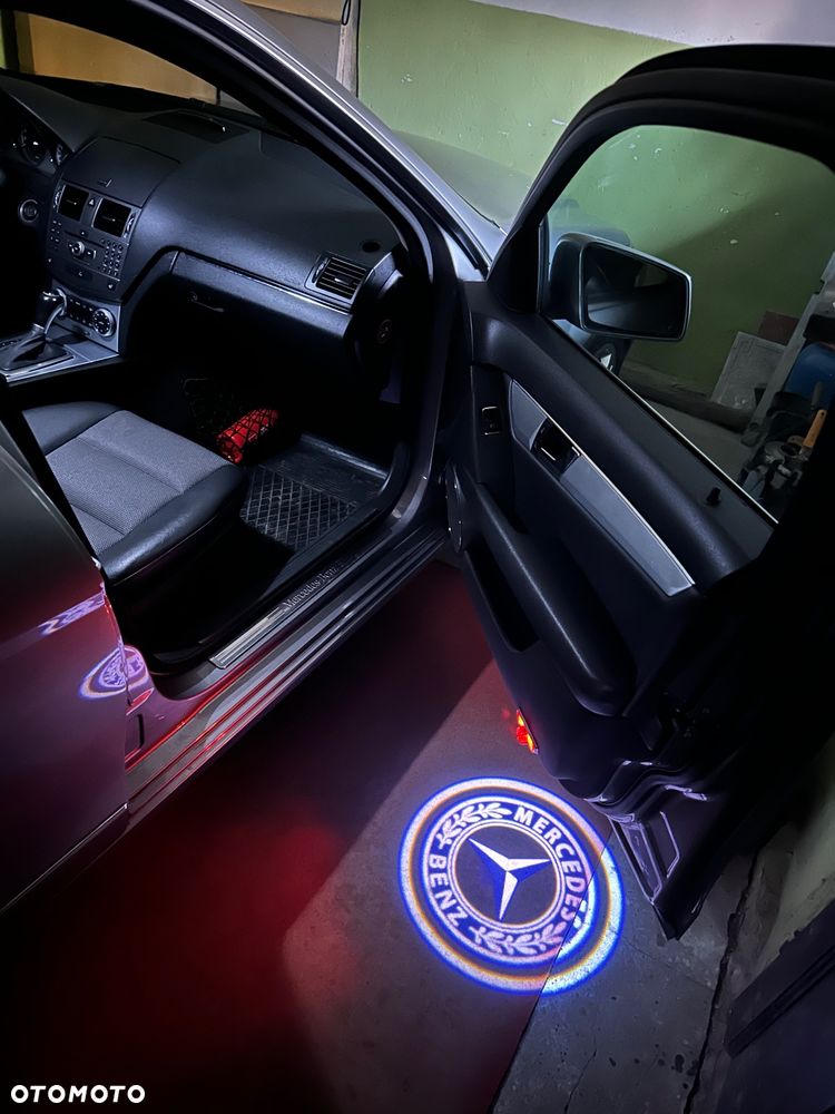 Mercedes-Benz Klasa C 180 CGI Automatik BlueEFFICIENCY Avantgarde - 12