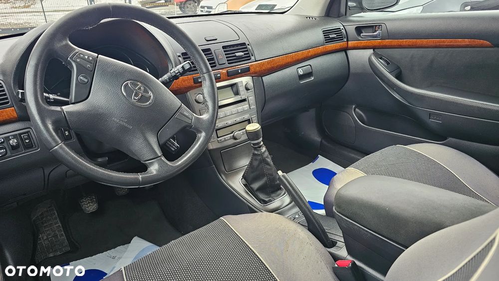 Toyota Avensis 2.0 D-4D 2010 - 16