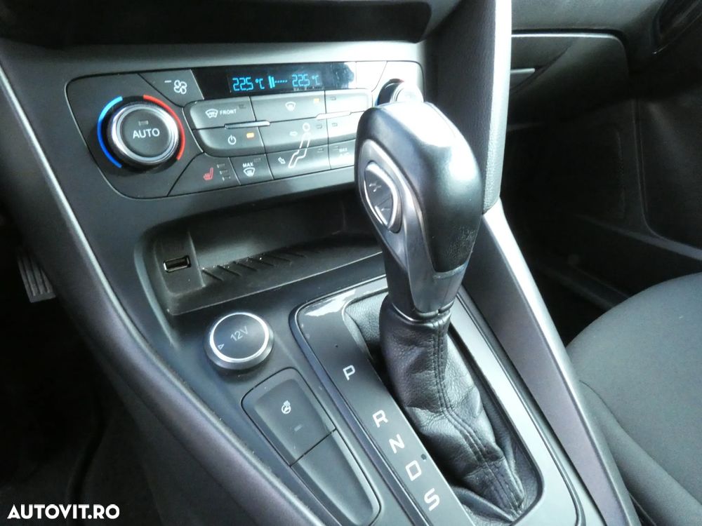 Ford Focus 1.5 TDCi Powershift Titanium - 13