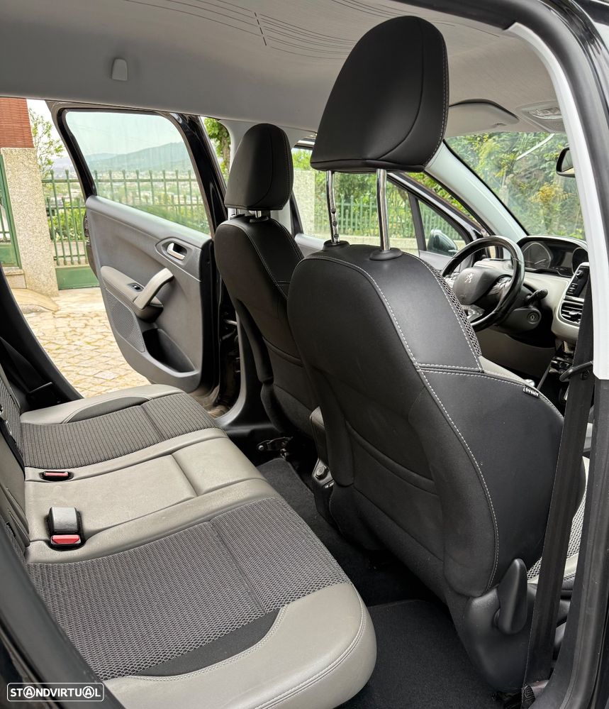 Peugeot 2008 1.2 PureTech Allure - 11