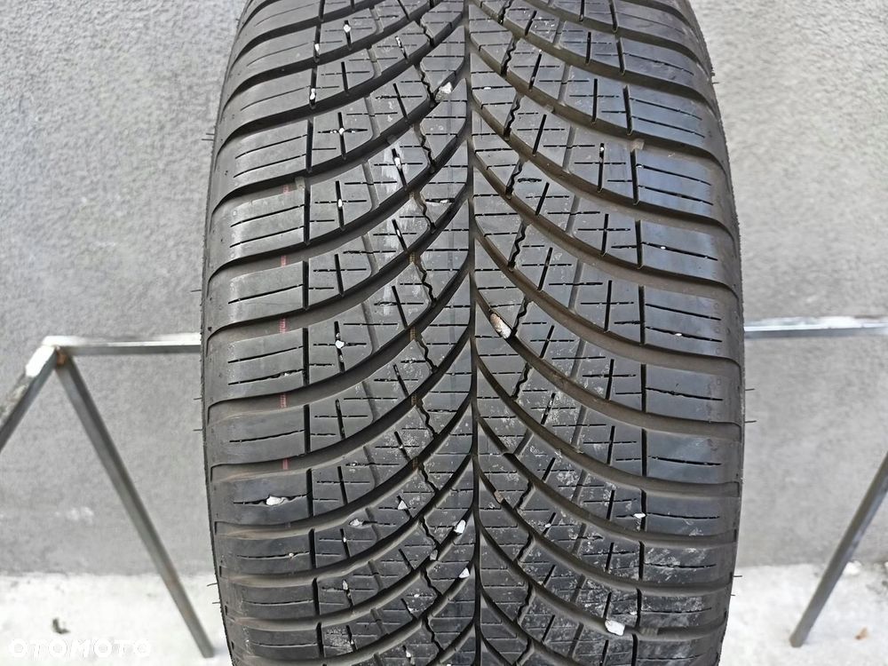 225/45R17 Goodyear Vector 4Season opona całoroczna 7,3mm - 1
