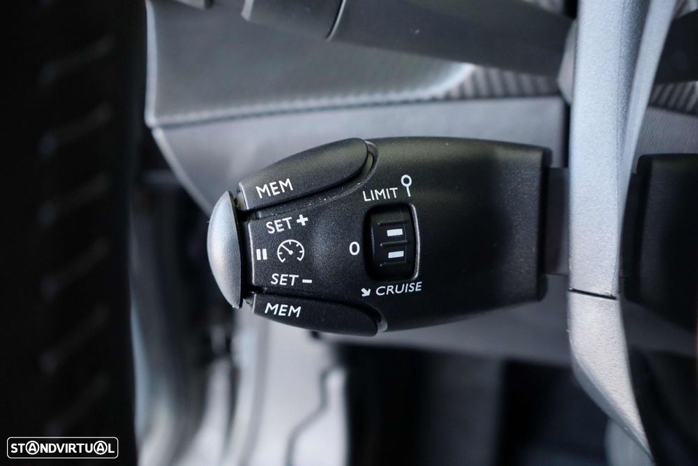 Peugeot e-2008 50 kWh GT - 27
