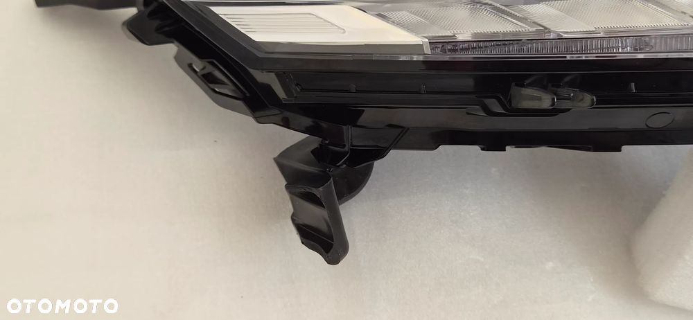 LAMPA PRAWA PRZÓD DRL MITSUBISHI ECLIPSE CROSS LIFT 2020- - 2