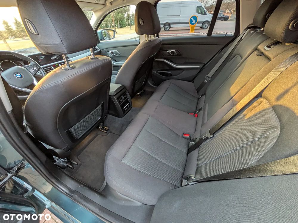 BMW Seria 3 318d - 19