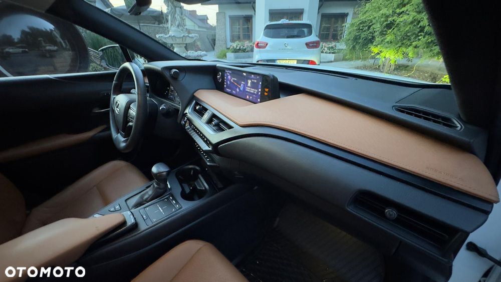 Lexus UX - 24