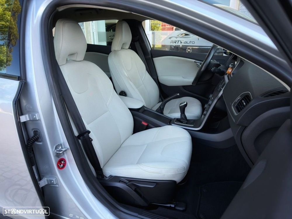 Volvo V40 Cross Country 1.6 D2 Momentum - 17