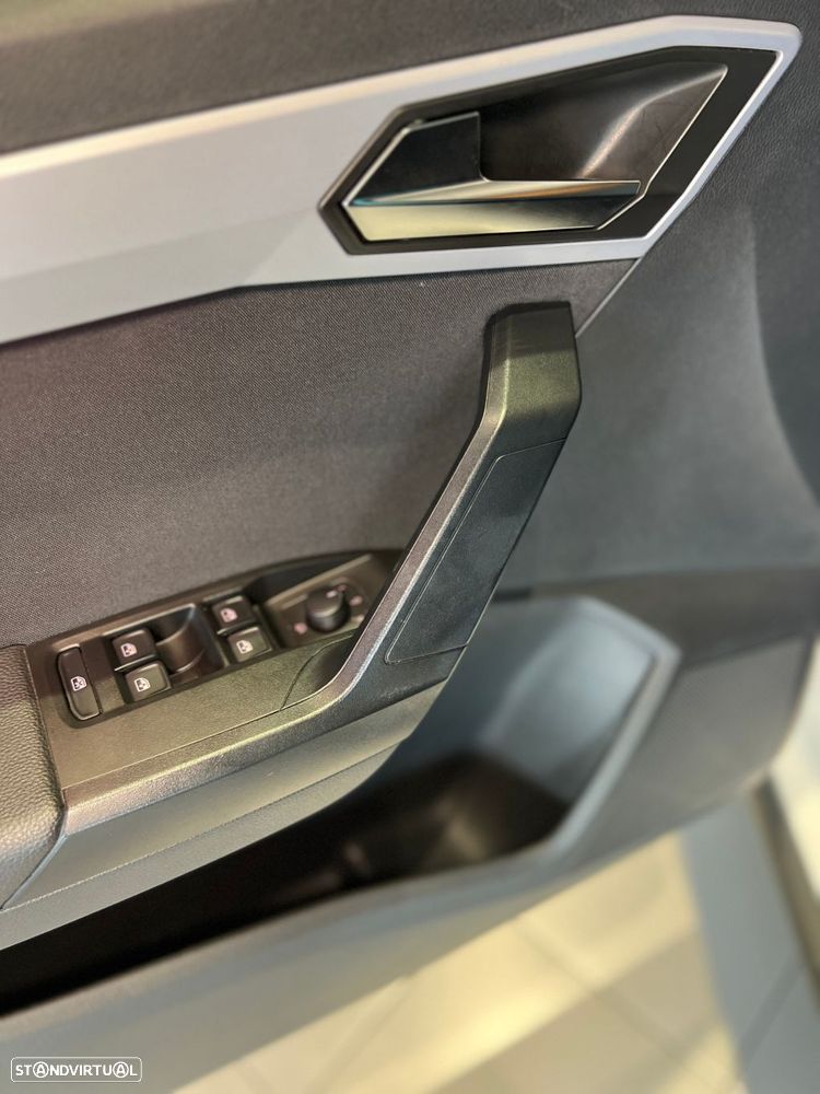 SEAT Arona 1.0 TSI FR - 25