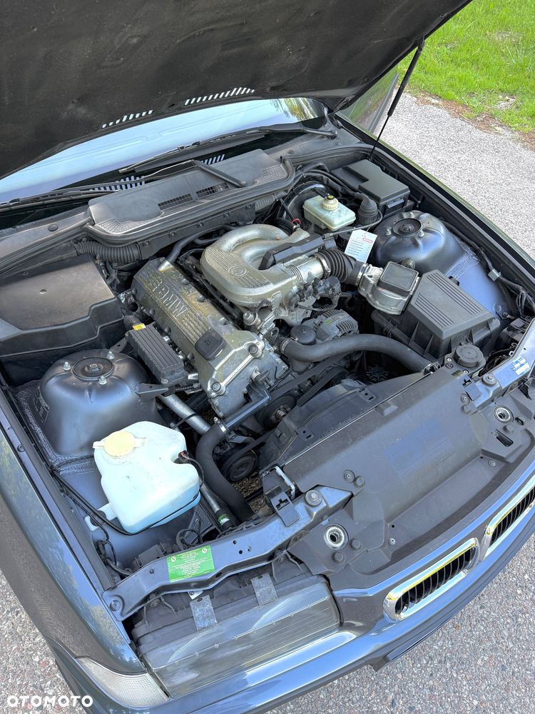 BMW Seria 3 316i - 32