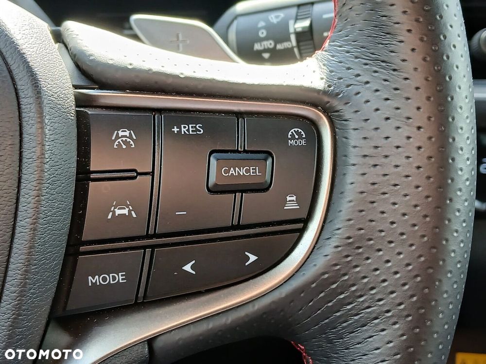Lexus UX 300h F Sport AWD - 38