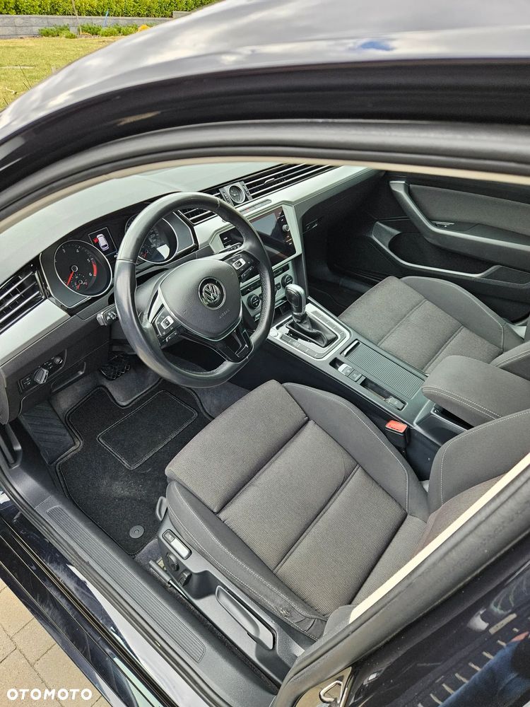 Volkswagen Passat 2.0 TDI SCR DSG Business - 10