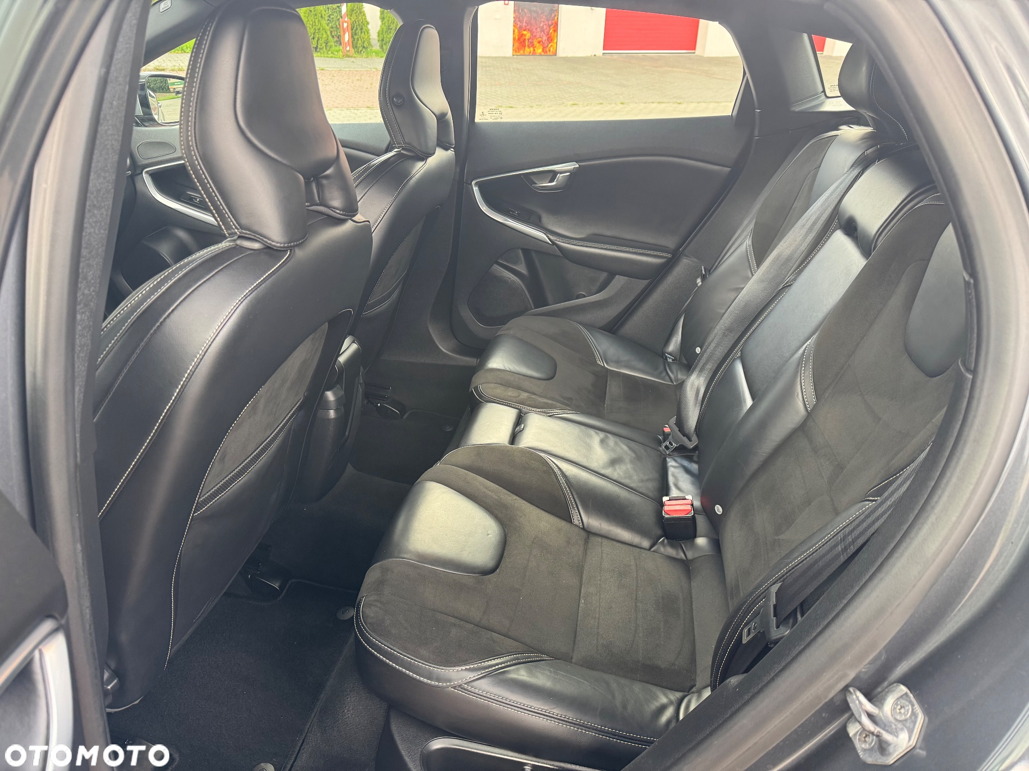 Volvo V40 D2 R-Design - 6