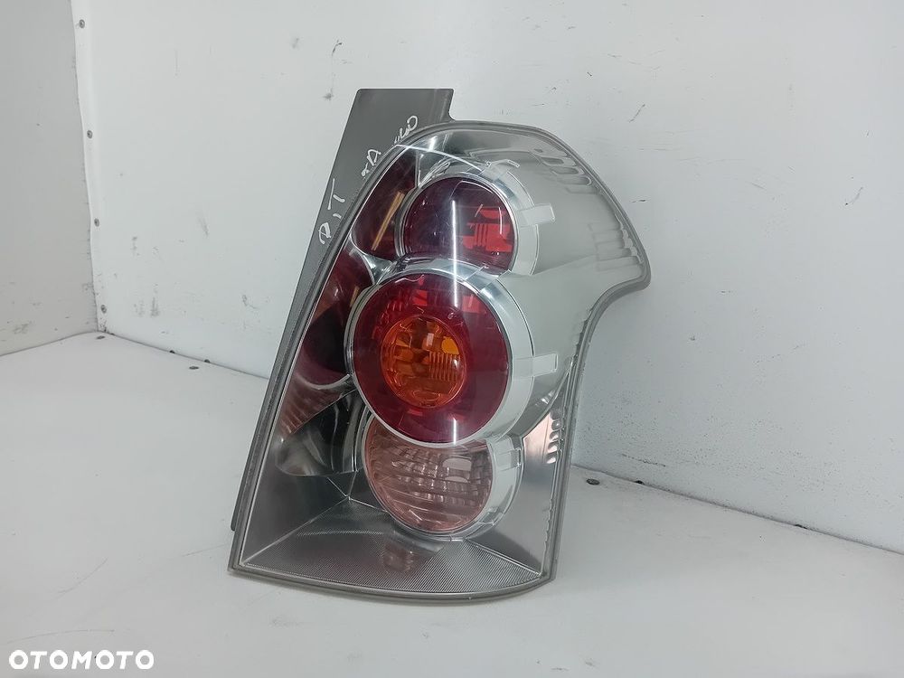 LAMPA TYLNA PRAWA TOYOTA COROLLA VERSO II - 5