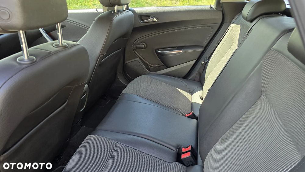 Opel Astra 2.0 CDTI Cosmo - 31