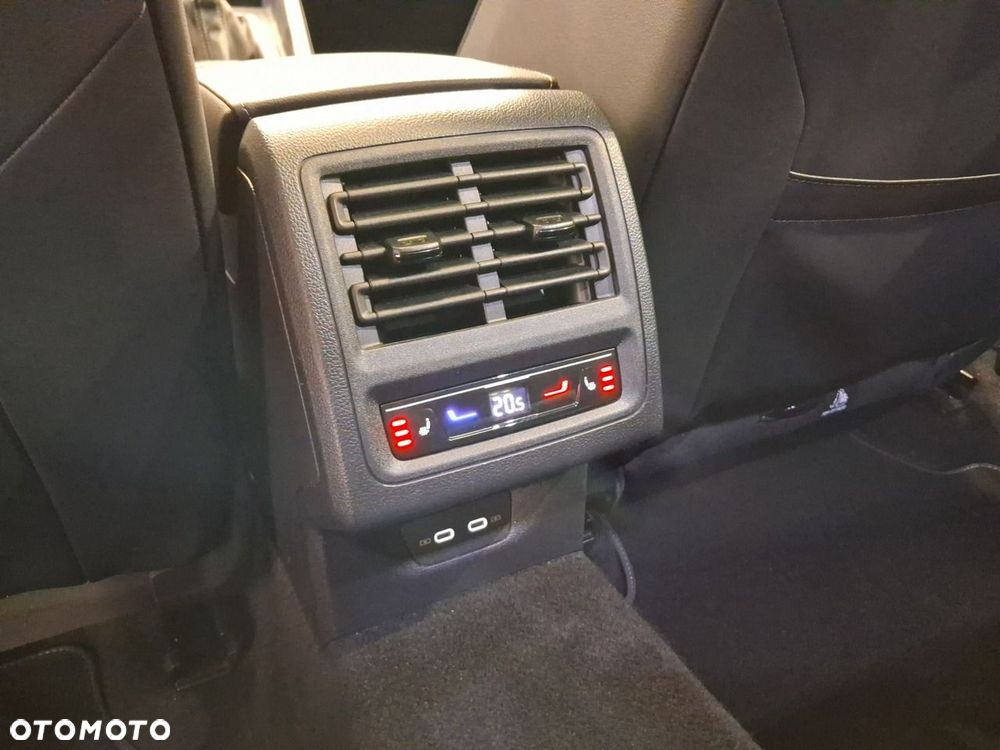 Volkswagen Golf Variant - 13