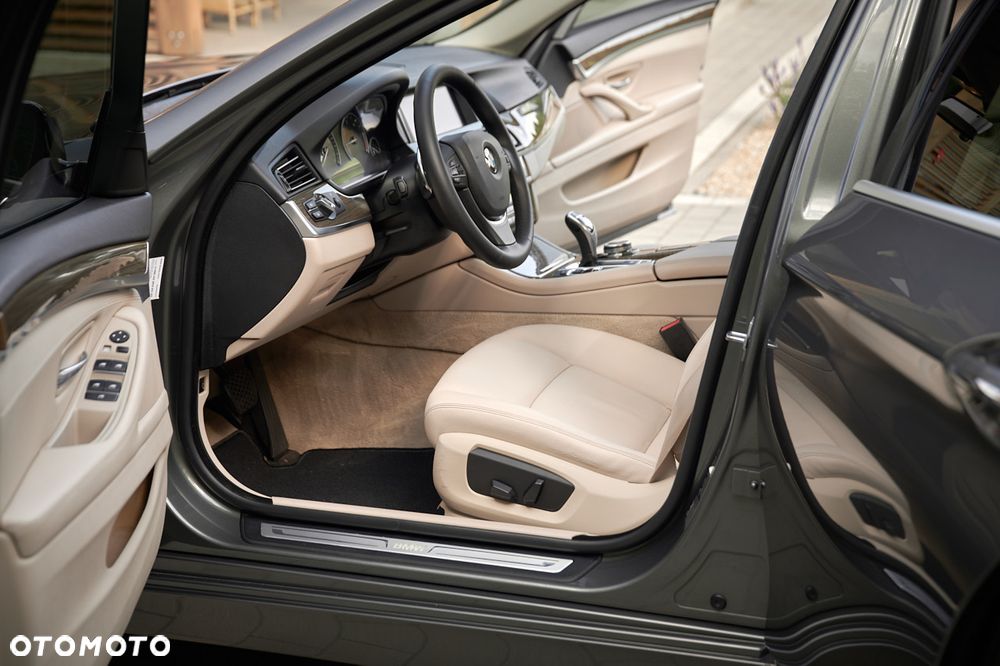 BMW Seria 5 525d xDrive Modern Line - 19