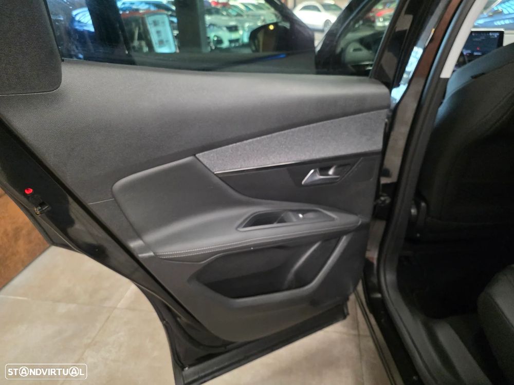 Peugeot 3008 BlueHDi 130 Stop & Start EAT8 Allure - 23