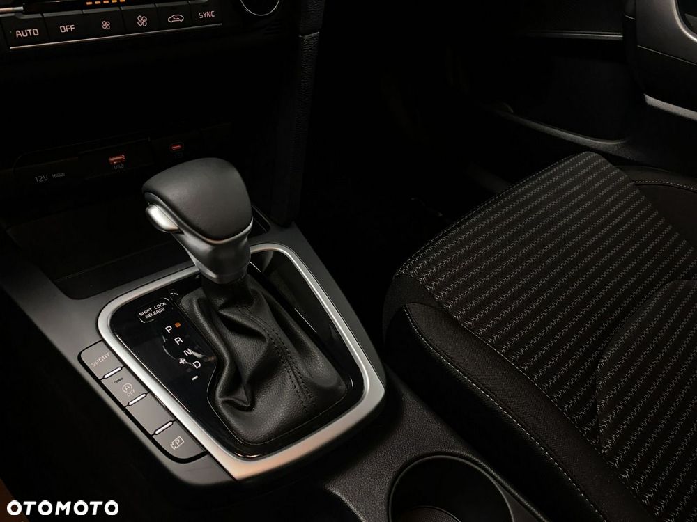 Kia Ceed - 36