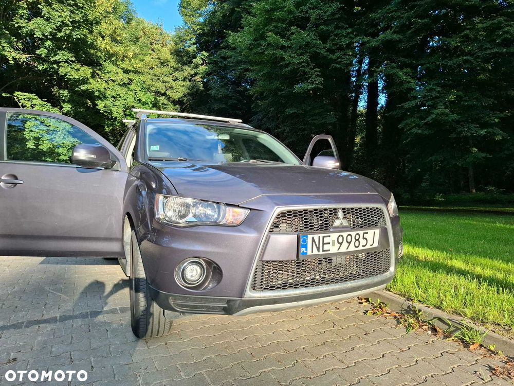 Mitsubishi Outlander - 2