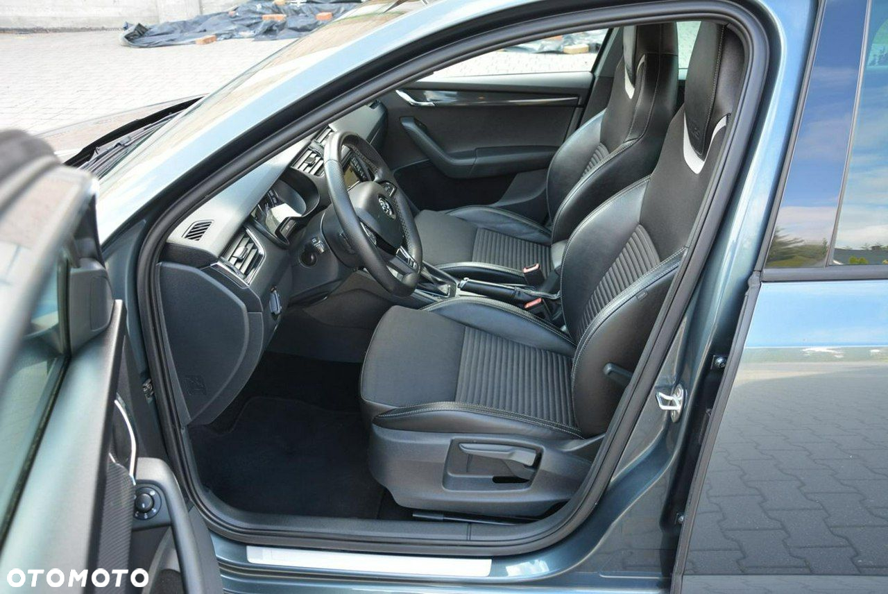 Skoda Octavia Combi 2.0 TDI DSG RS - 21