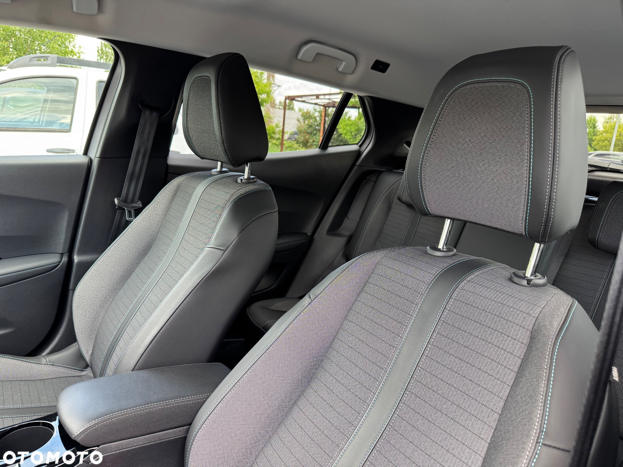 Peugeot 2008 e-2008 Allure - 14