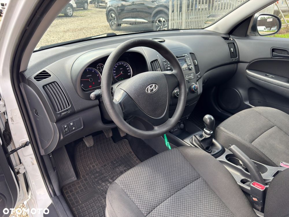 Hyundai i30 i30cw 1.6 CRDi blue Classic - 17