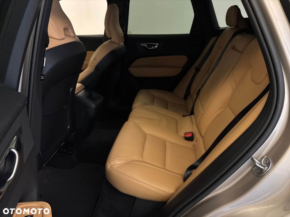 Volvo XC 60 B4 D AWD Ultimate Bright - 6