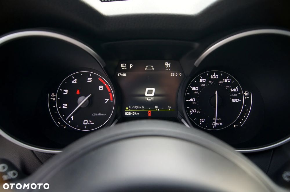 Alfa Romeo Stelvio 2.0 Turbo 16V AT8-Q4 Ti - 24