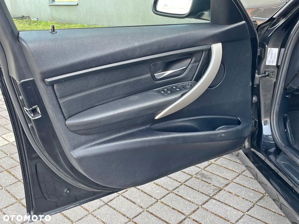 BMW Seria 3 320d Blue Performance Sport Line - 12