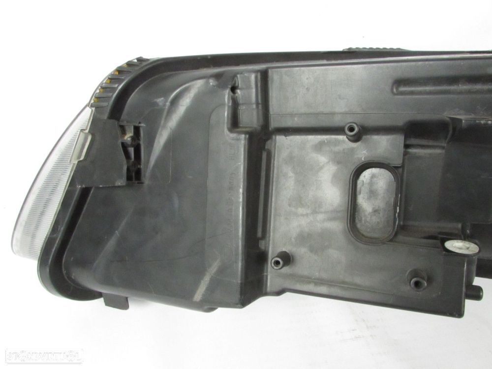 Farol Xenon Direito Seminovo/ Original AUDI A6 (4F2, C6)/AUDI A6 Avant (4F5, C6) - 7