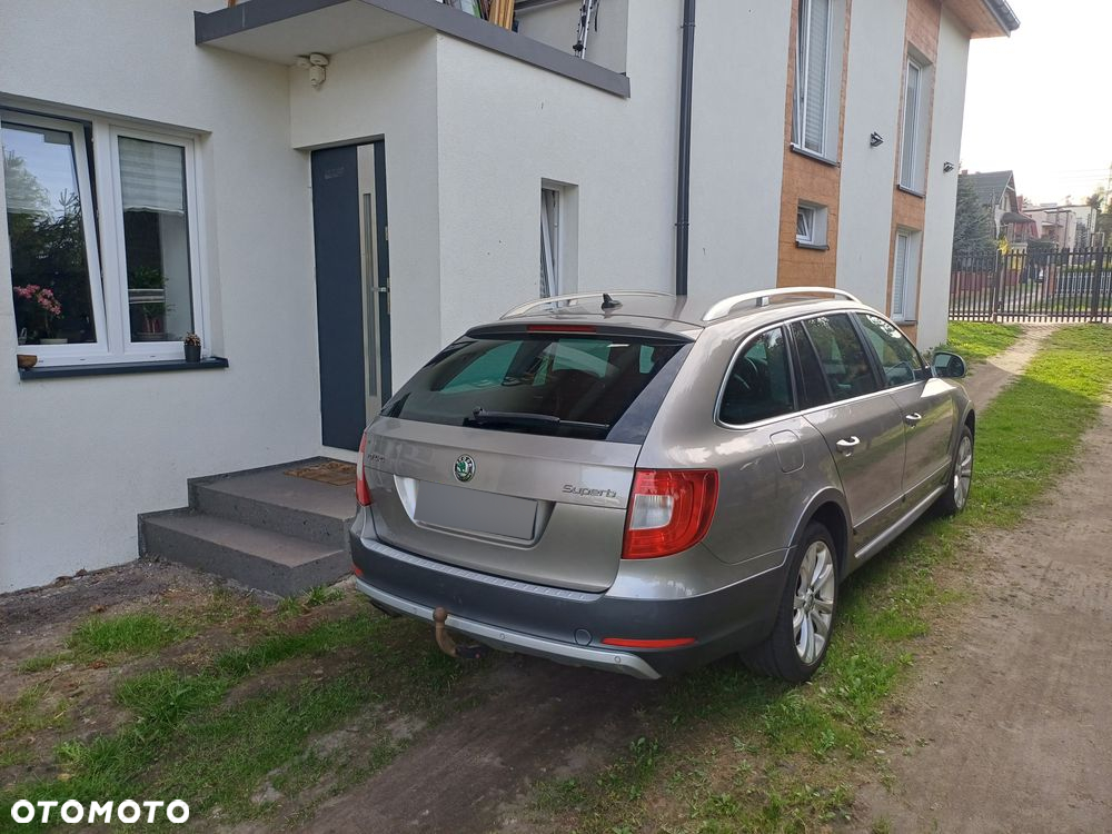 Skoda Superb Combi 2.0 TDI 4x4 DSG AllDrive - 6