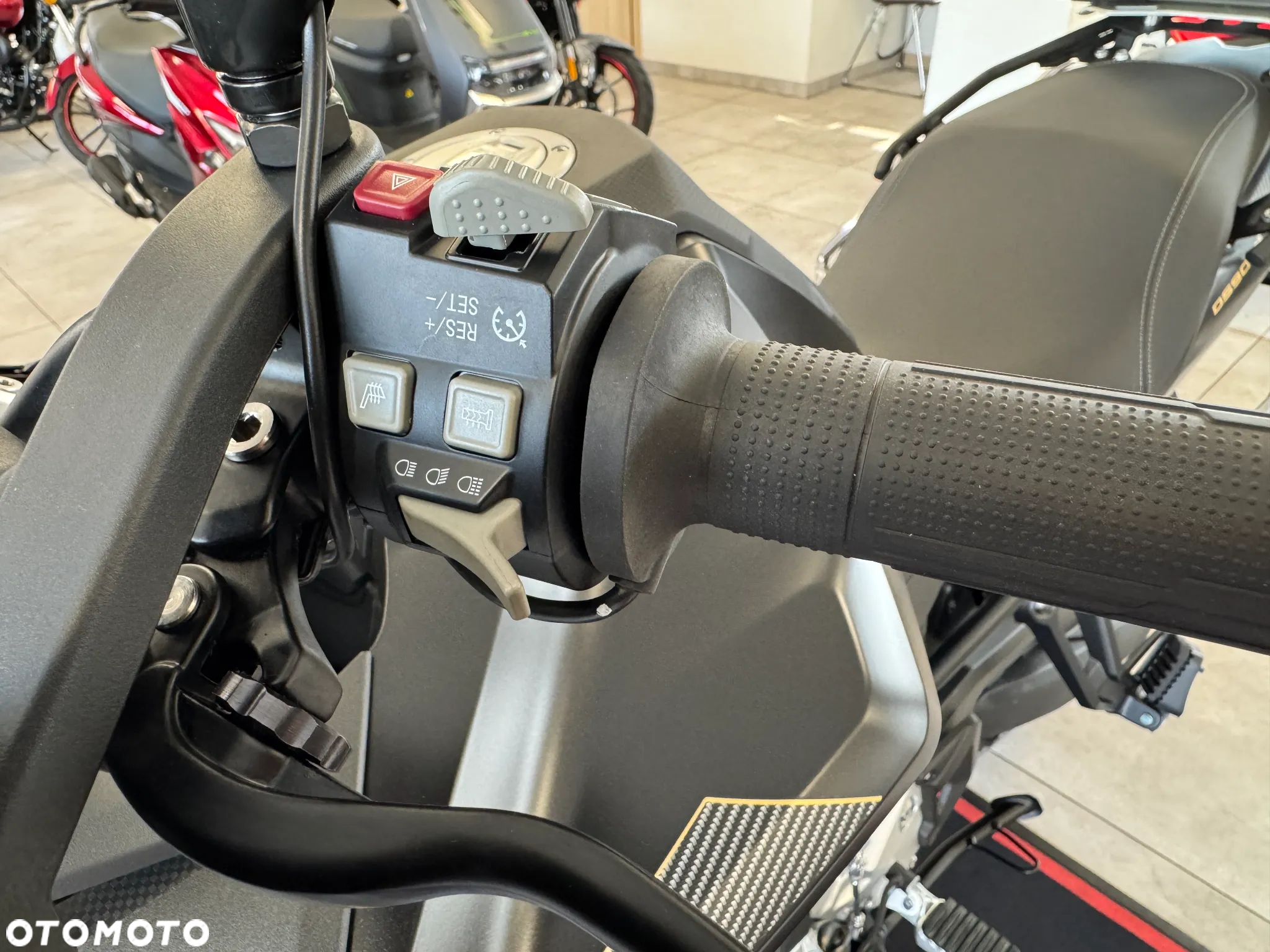 VOGE 900DSX - 7