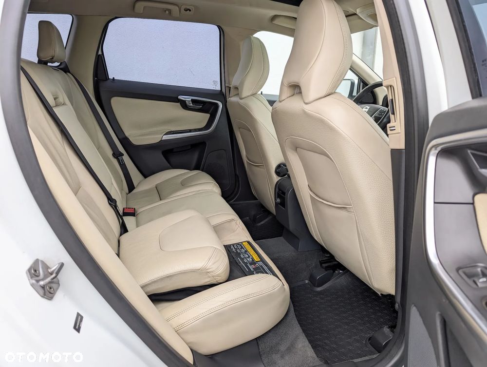 Volvo XC 60 T5 AWD Geartronic Momentum - 8