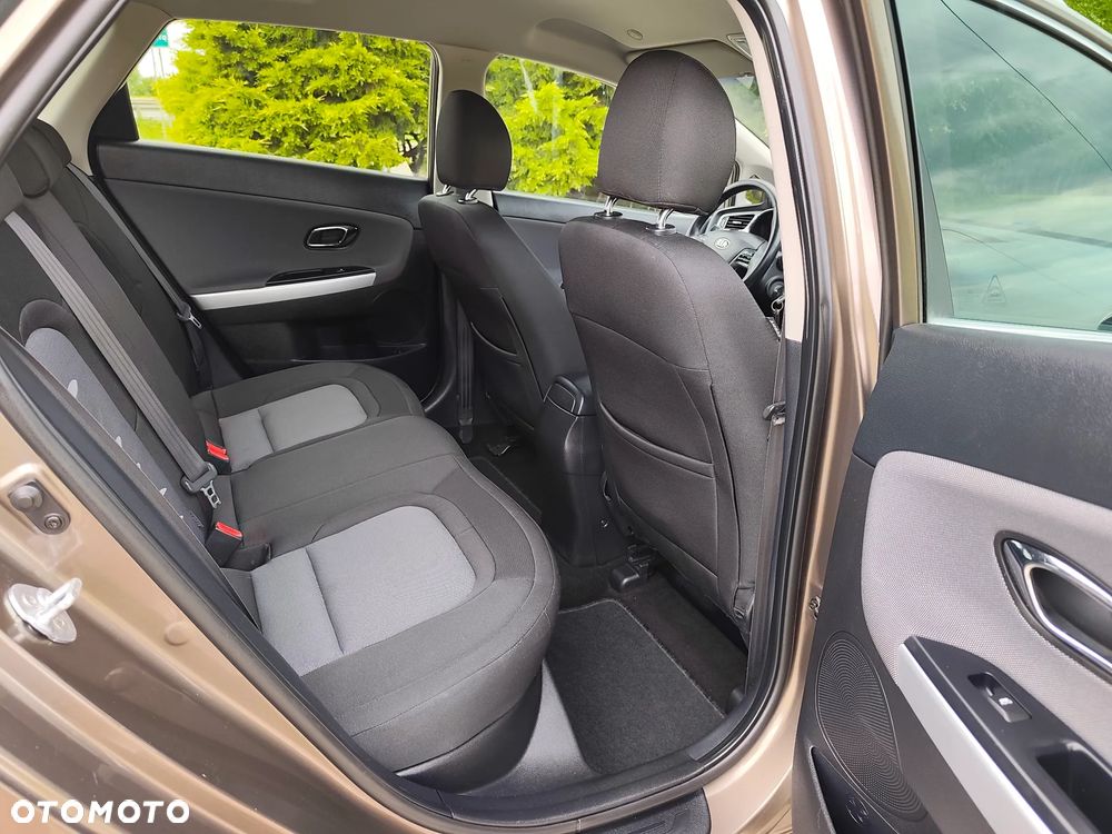 Kia Ceed 1.6 CRDi 128 Fifa World Cup Edition - 11